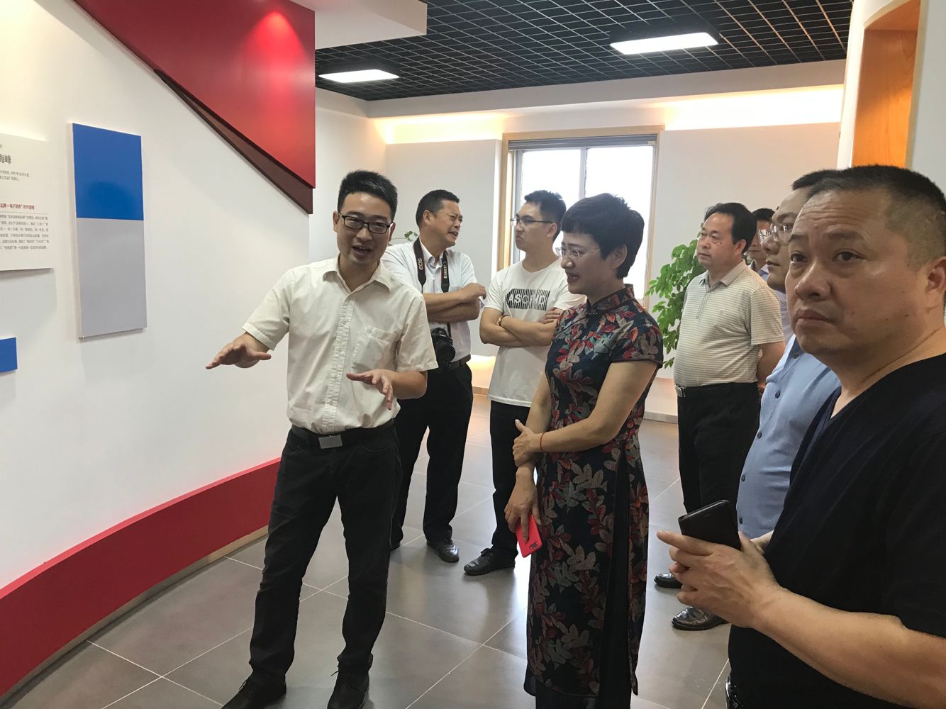 四川省阆中市政协领导莅临考察天台z6尊龙官方网站中国汽车用品城  